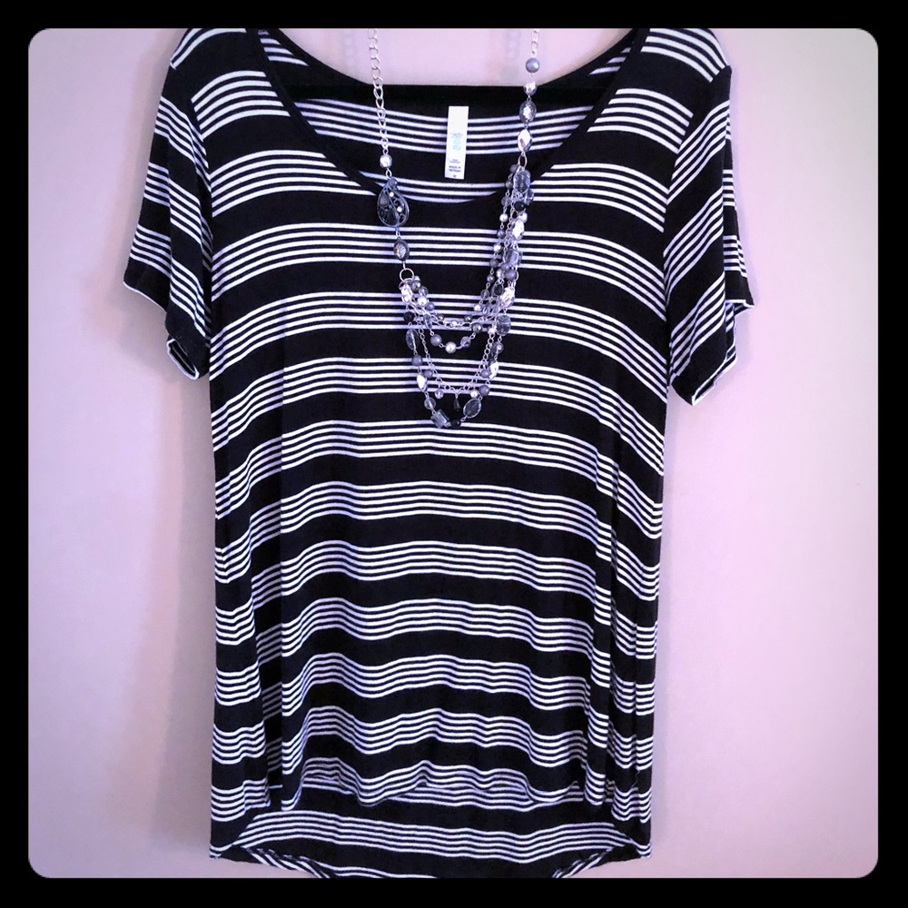 LuLaRoe Classic T. Medium